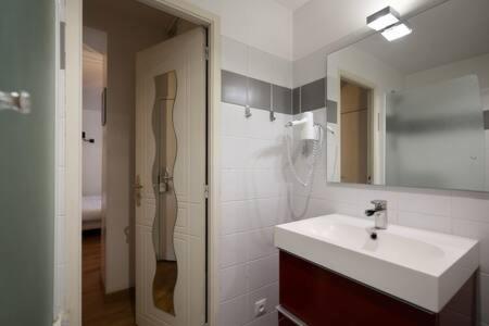 302 - Sejournez Dans Un Studio De Charme A Paris 5 - Flat-Guest エクステリア 写真
