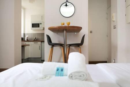 302 - Sejournez Dans Un Studio De Charme A Paris 5 - Flat-Guest エクステリア 写真